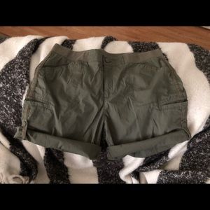 CLASSIC APPAREL KHAKIS & COMPANY  UTILITY SHORTS